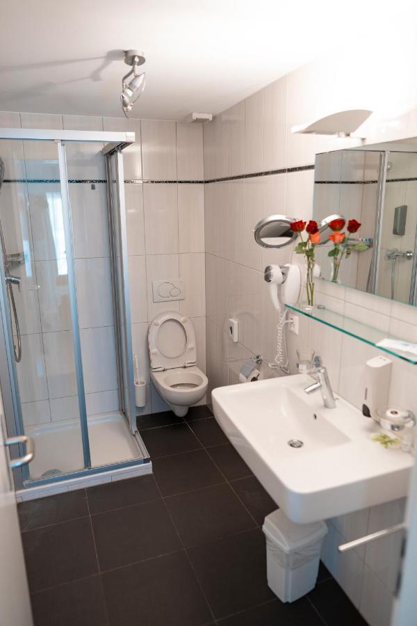 Swiss Hotel La Couronne Авоншес Екстериор снимка