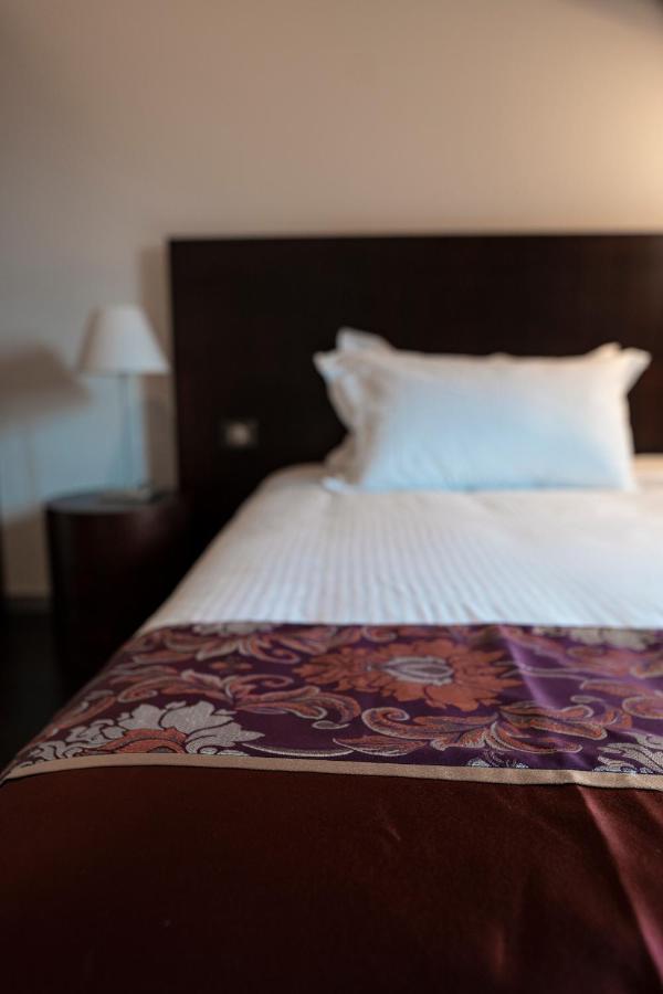 Swiss Hotel La Couronne Авоншес Екстериор снимка