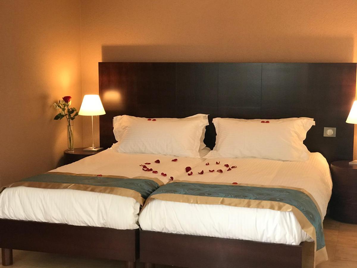 Swiss Hotel La Couronne Авоншес Екстериор снимка